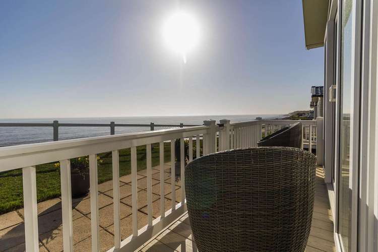 80044S⛱️- Shorefield area, 3 bed, 8 berth caravan with decking, full seaviews. Platinum-Deluxe rated Preview 5