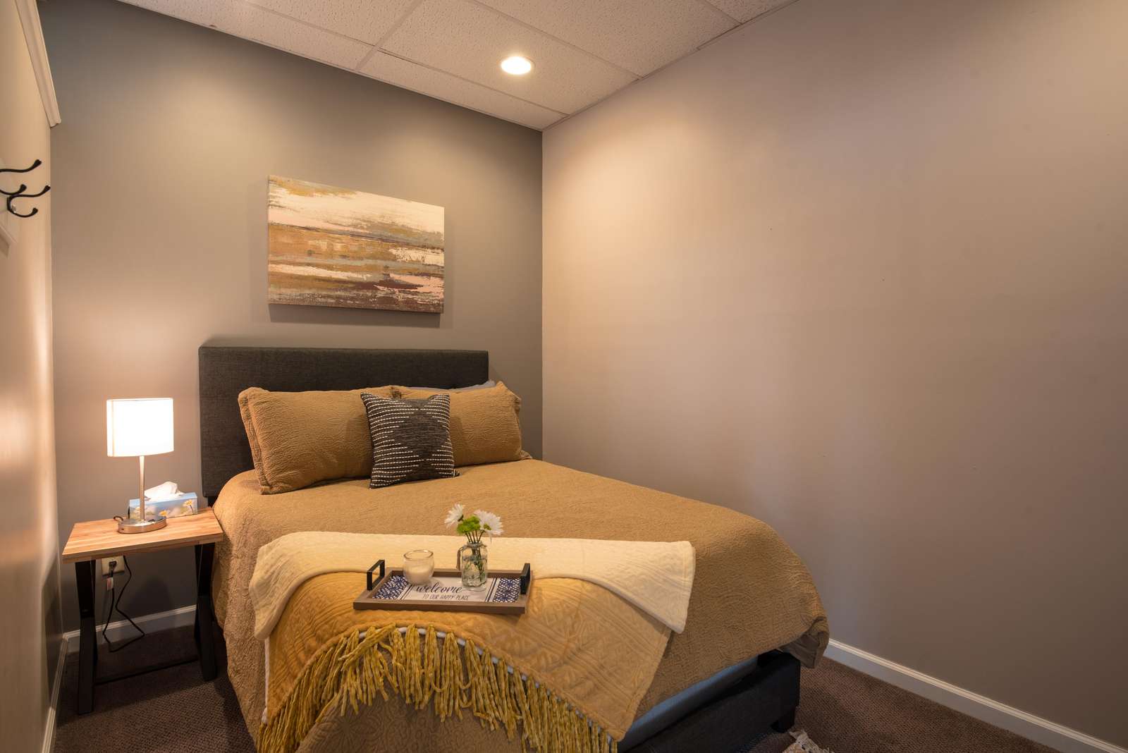 Quiet Full bedroom.