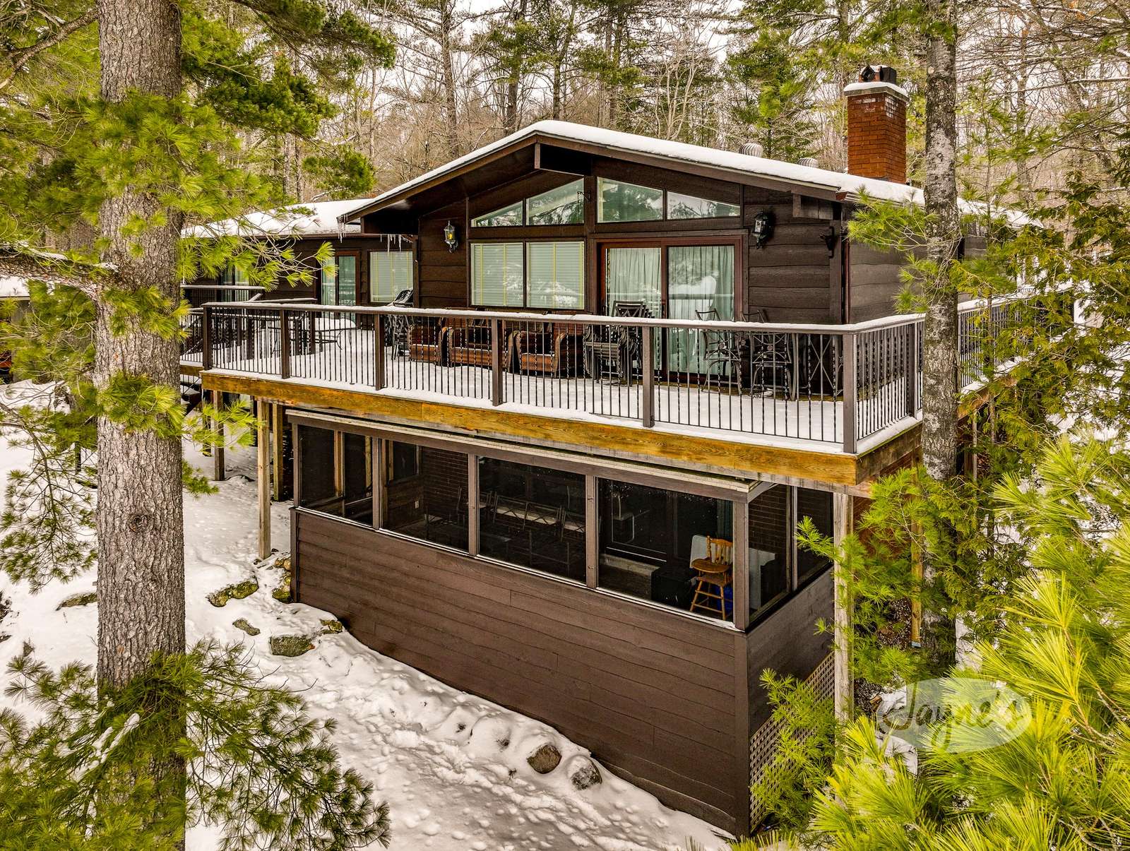 Cottage - Lake Side - Winter