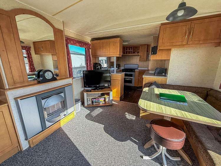 21008E⛱️ – Elstow area, 3 bed, 8 berth caravan close to amenities. Emerald rated. Preview 4