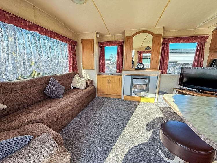 21008E⛱️ – Elstow area, 3 bed, 8 berth caravan close to amenities. Emerald rated. Preview 5