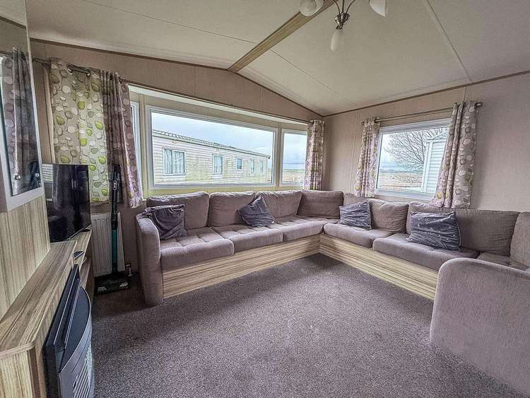 27025HV⭐ – HV, 2 bed, 6 berth caravan with D/G & C/H. Ruby rated. Preview 4