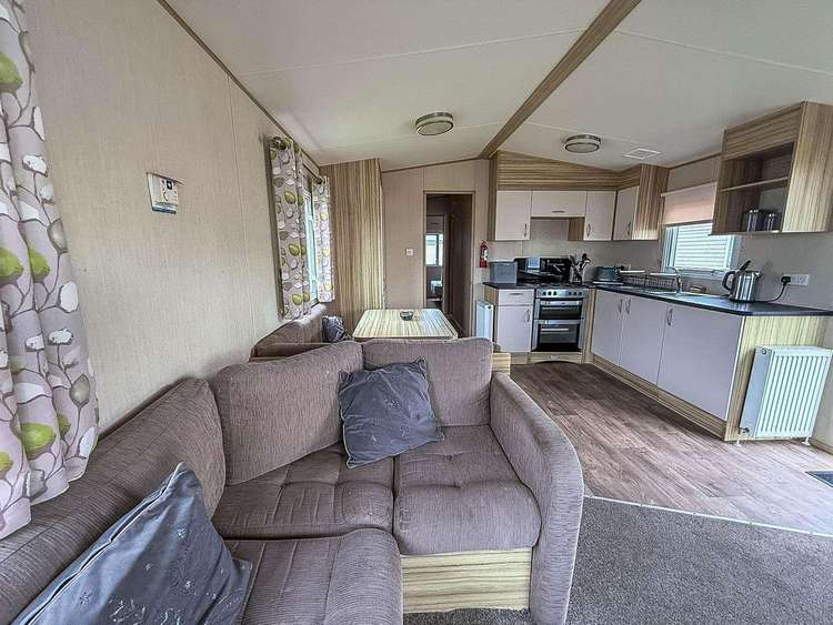27025HV⭐ – HV, 2 bed, 6 berth caravan with D/G & C/H. Ruby rated. Preview 5
