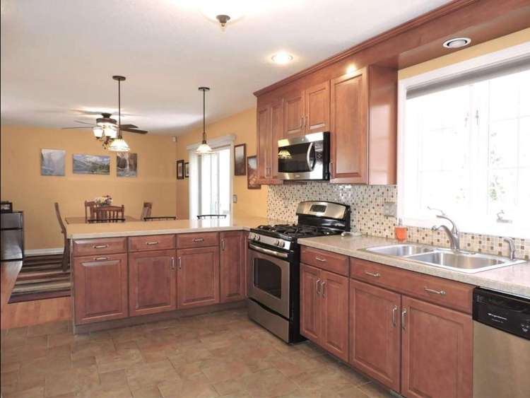 4 Bedroom in Desirable Location Preview