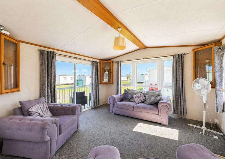 67009L⛱️ – L area, 2 bed, 7 berth caravan with decking. Opal rated. Preview 5