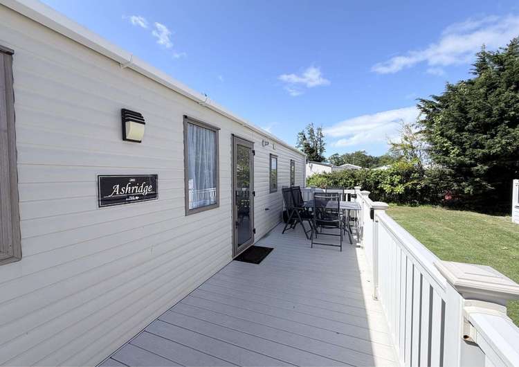 23017H⛱️ – Highgrove area, 2 bed, 6 berth caravan with decking. Diamond Rated. Preview 4