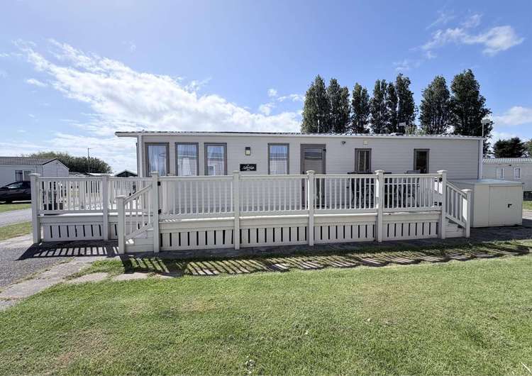 23017H⛱️ – Highgrove area, 2 bed, 6 berth caravan with decking. Diamond Rated. Preview 0