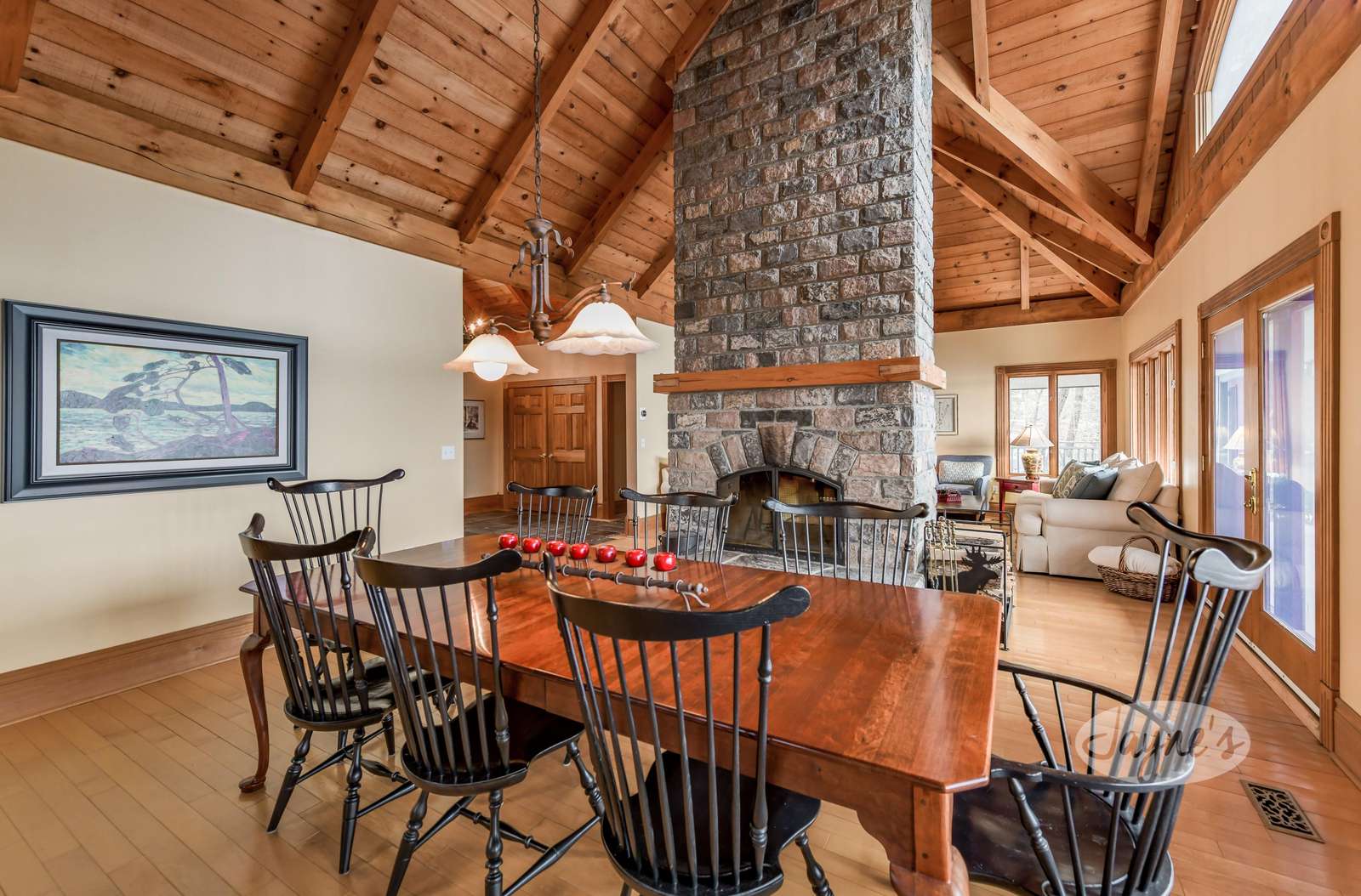 Dining & Fireplace