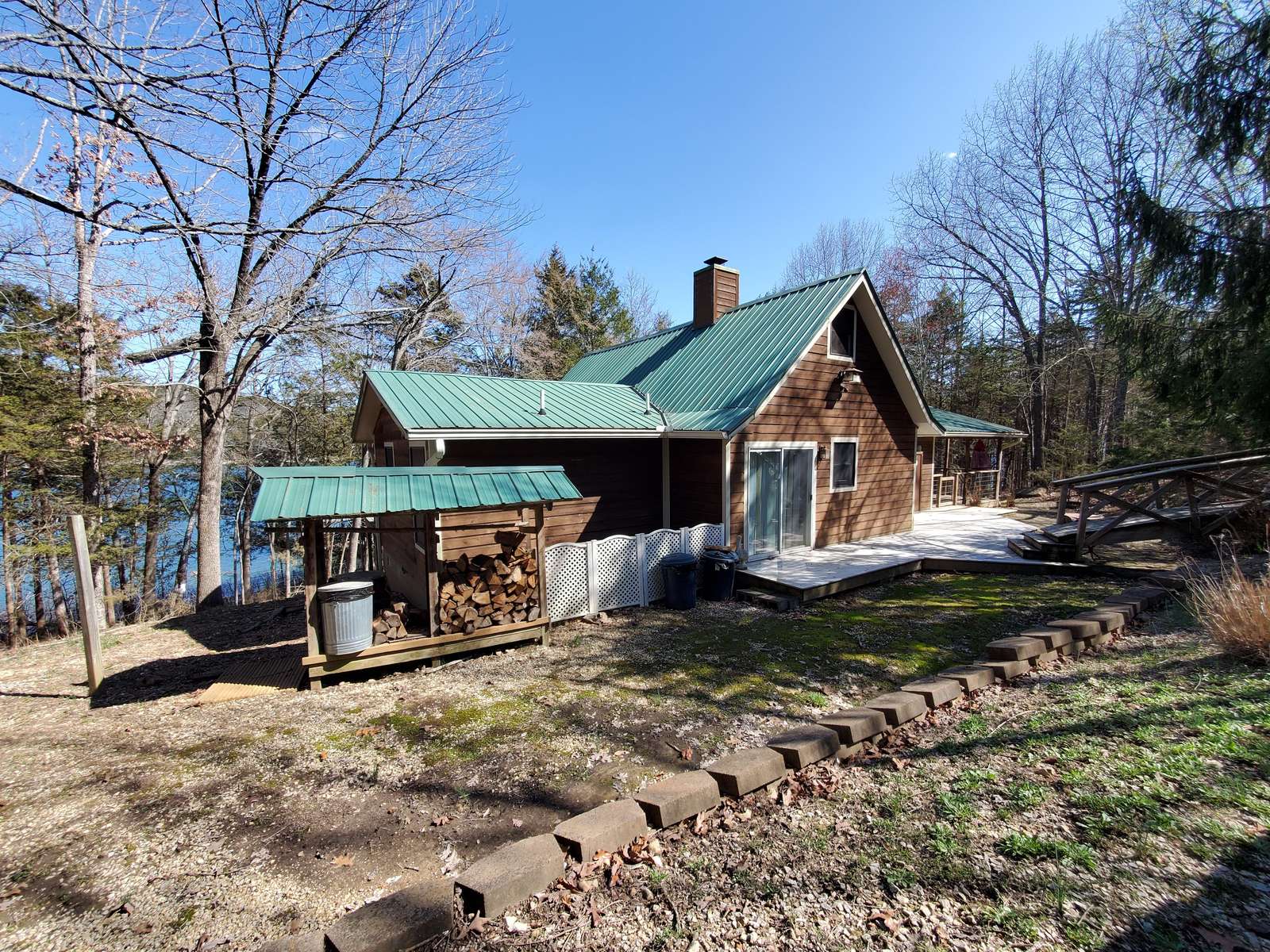 Cedar Rock-Lakefront Secluded Charming Cabin-Private - property