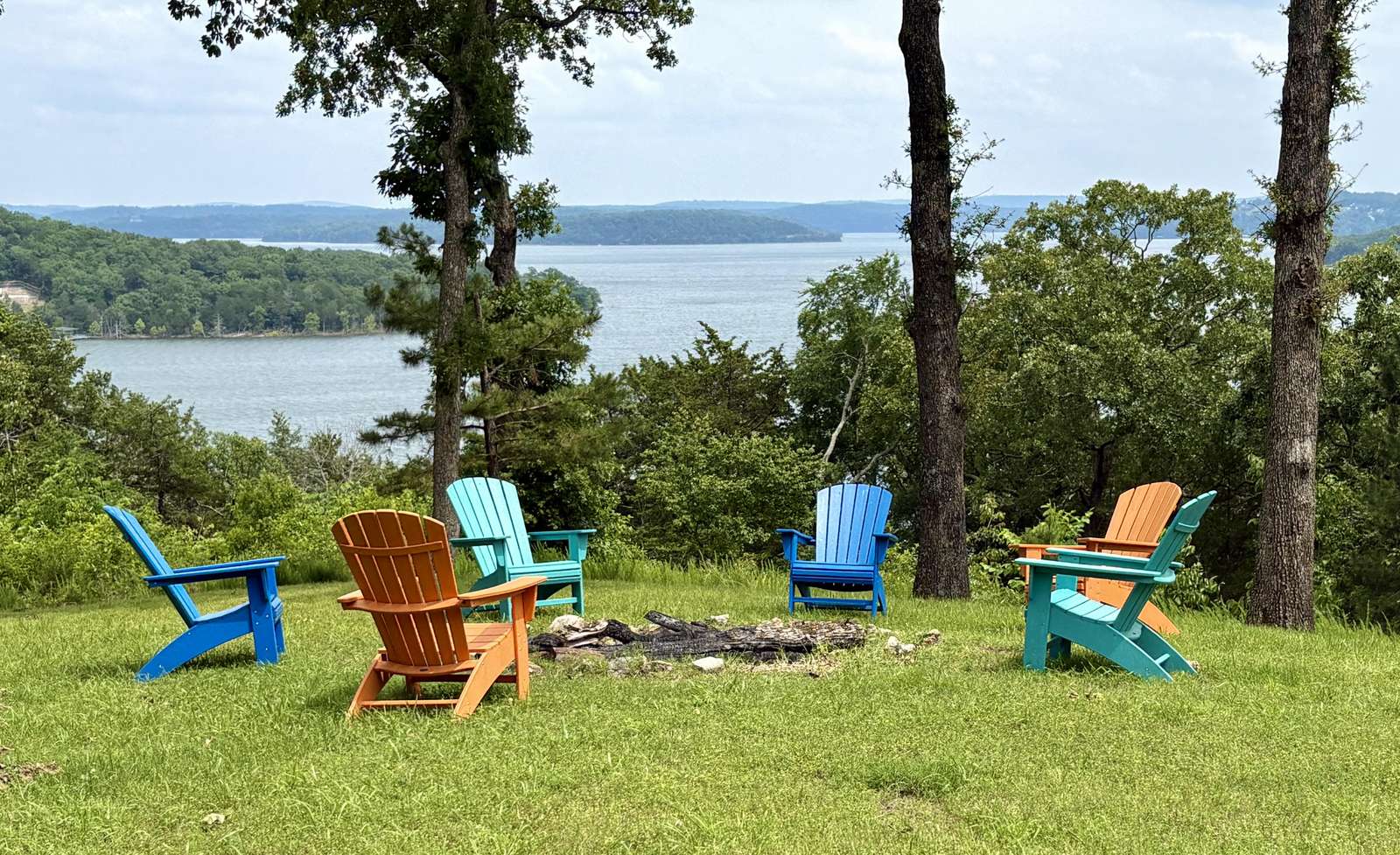 Secluded, Peaceful with Lake Access - property