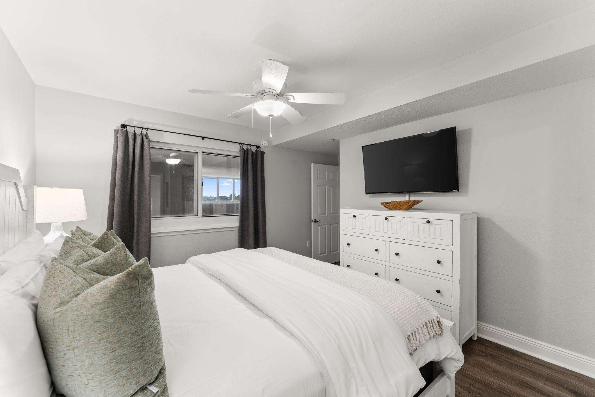 Emerald Beach Resort #627 | Blue Haven