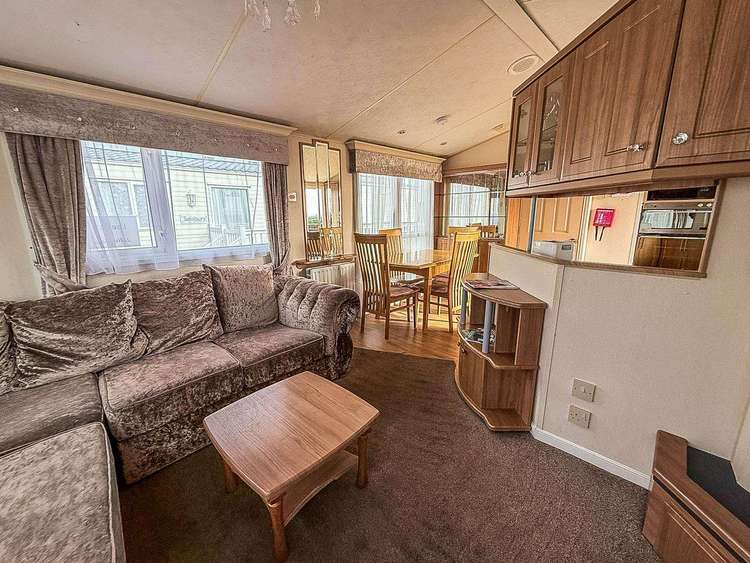 13019L⛱️ – Lee’s Caravan, 3 bed, 6 berth caravan with decking. Ruby rated. Preview 5