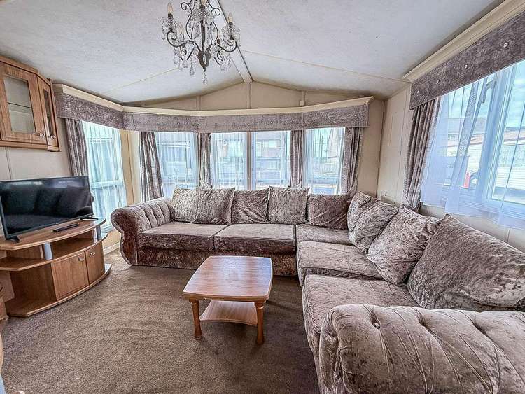 13019L⛱️ – Lee’s Caravan, 3 bed, 6 berth caravan with decking. Ruby rated. Preview 4