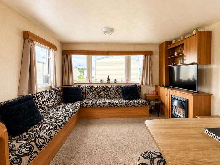 35087AF⭐ – Ash Field, 3 bed, 8 berth caravan with decking, D/G and C/H. Ruby rated. Preview 4
