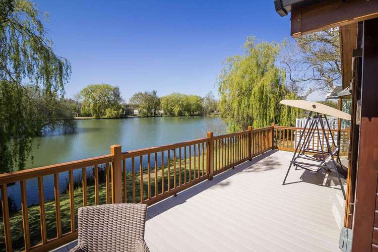 60013M⛱️ – Mallard area, 2 bed, 4 berth lodge with decking. Platinum-Deluxe rated. Preview 4