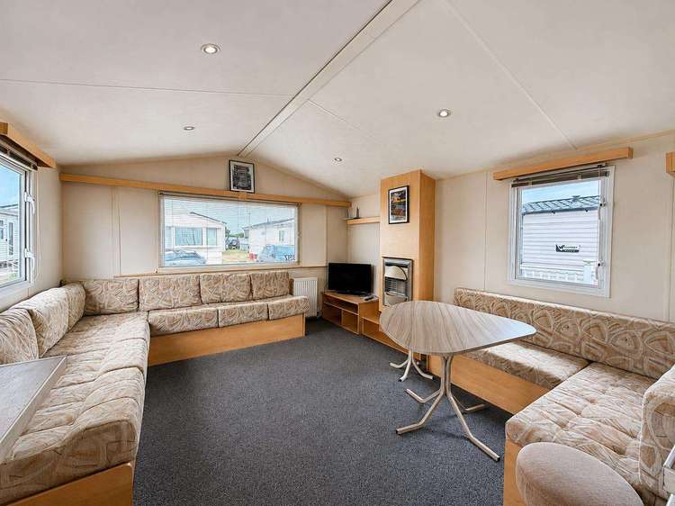 36092F⭐ – F area, 2 bed, 6 berth caravan with D/G & C/H. Ruby rated. Preview 4