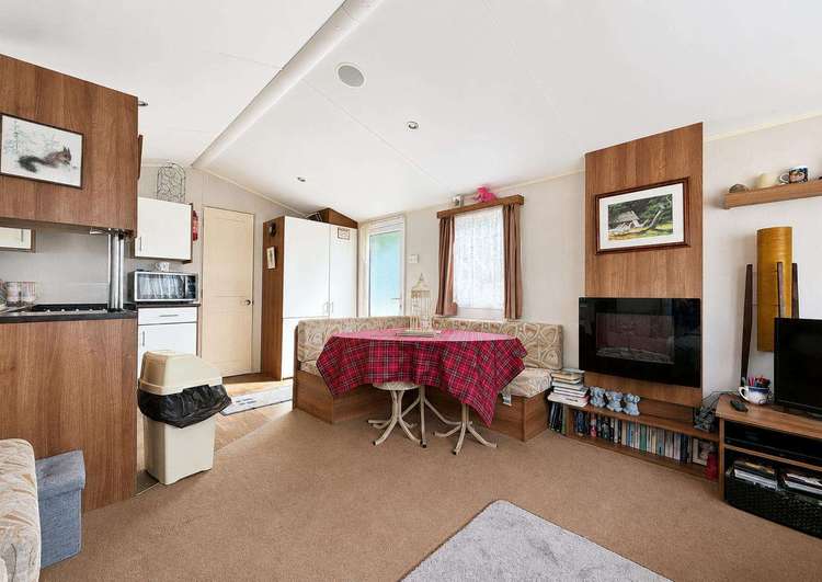 45040G⛱️ – G area, 2 bed, 6 berth caravan with decking. Opal rated. Preview 5