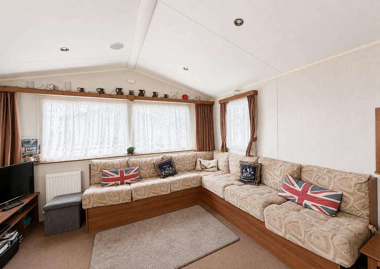 45040G⛱️ – G area, 2 bed, 6 berth caravan with decking. Opal rated. Preview 4