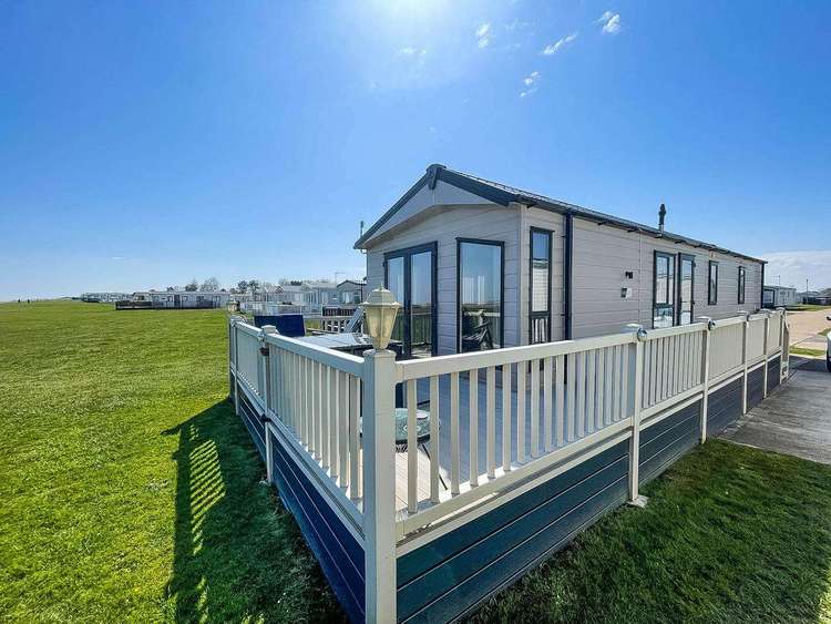 20095BS⛱️ – Broadlands, 2 bed, 6 berth caravan with full sea view and decking. Platinum rated. Preview 0