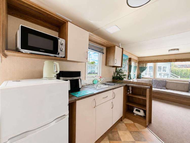 30073F⛱️ – Filby area, 3 bed, 8 berth caravan. Close to amenities. Ruby rated. Preview 5