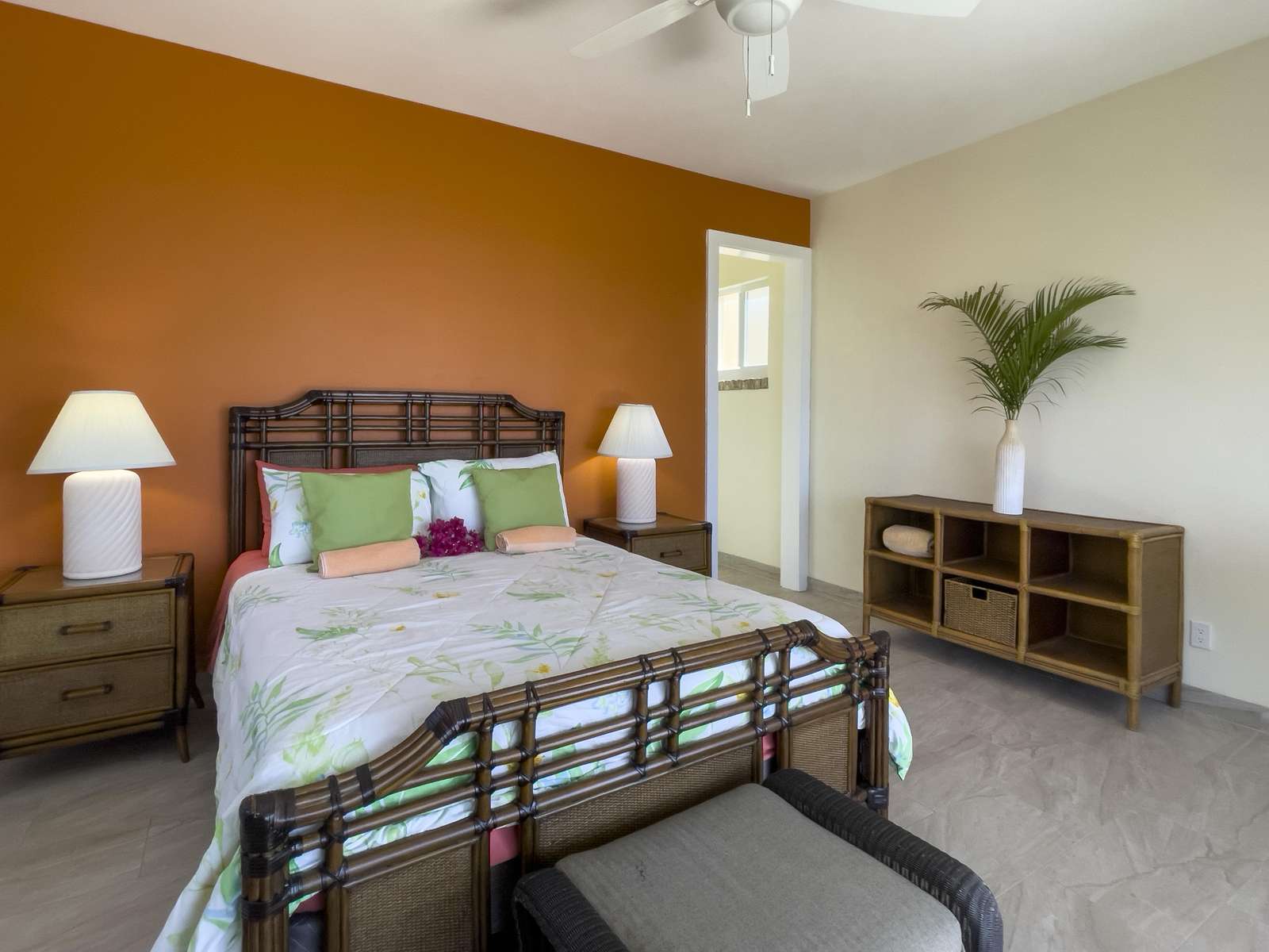 2nd Bedroom with Queen Bed