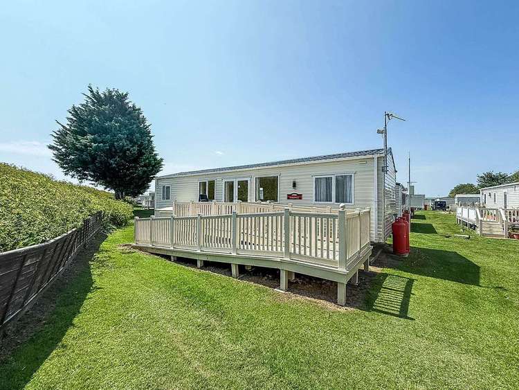 21056C⛱️ – Chequers area, 3 bed, 8 berth caravan with D/G & C/H. Diamond rated. Preview 0