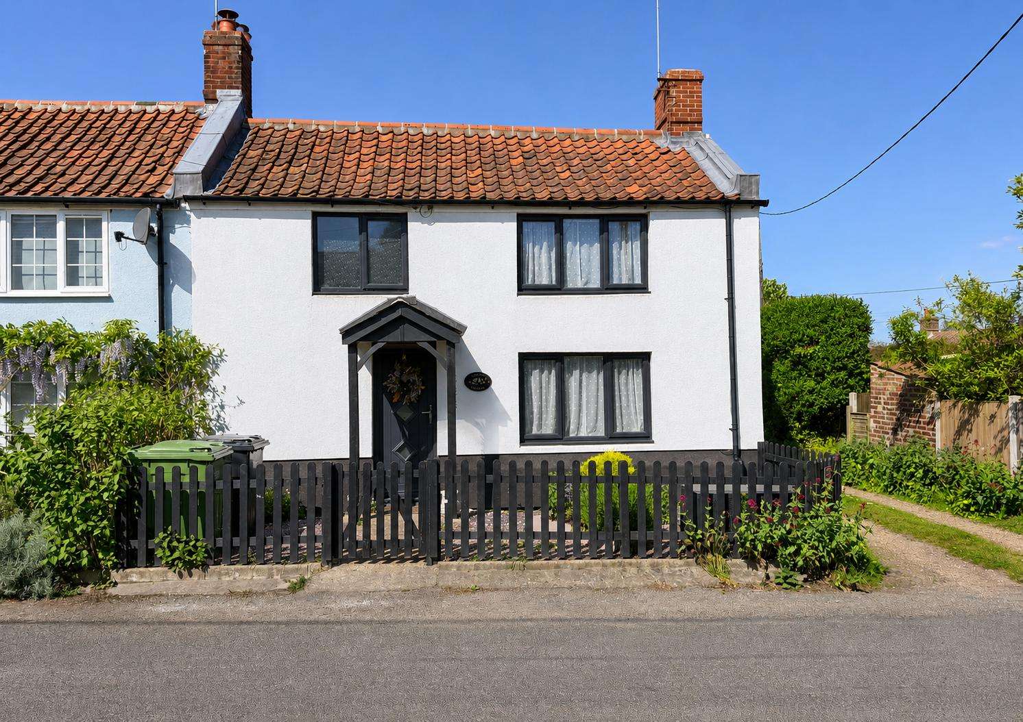 Discover the North Norfolk coast with a stay in this beautiful cottage located in the quaint village of Ingham. Autumn Cottage sleeps 6 and is the perfect base for a Norfolk retreat. - property