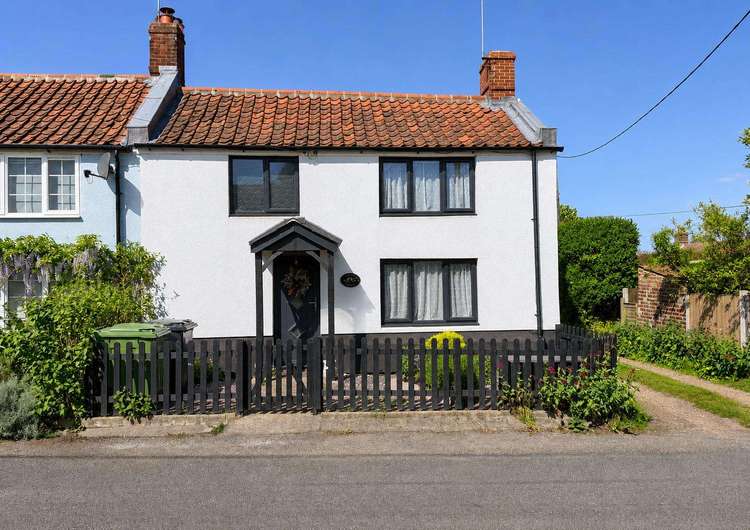 99003AC⛱️ – Autumn Cottage, 2 bed holiday cottage, sleeps 6, with sauna and hot tub. Pearl rated. Preview 0