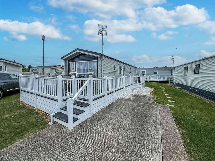 28008PM⭐ – Priory Meadow, 2 bed, 6 berth caravan with decking. Diamond rated. Preview 0