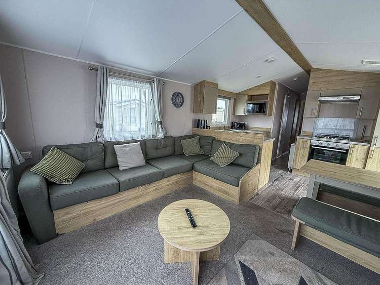 28008PM⭐ – Priory Meadow, 2 bed, 6 berth caravan with decking. Diamond rated. Preview 5