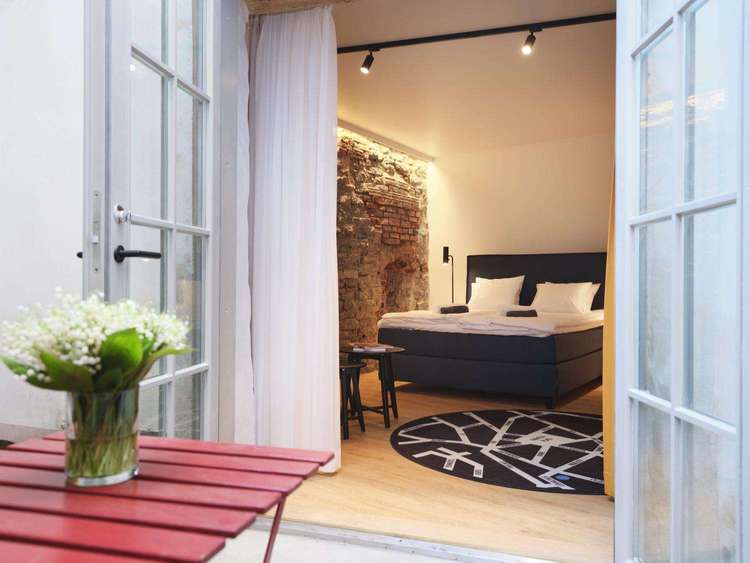 LJ 5 – Room 1 (terrace) Preview 0