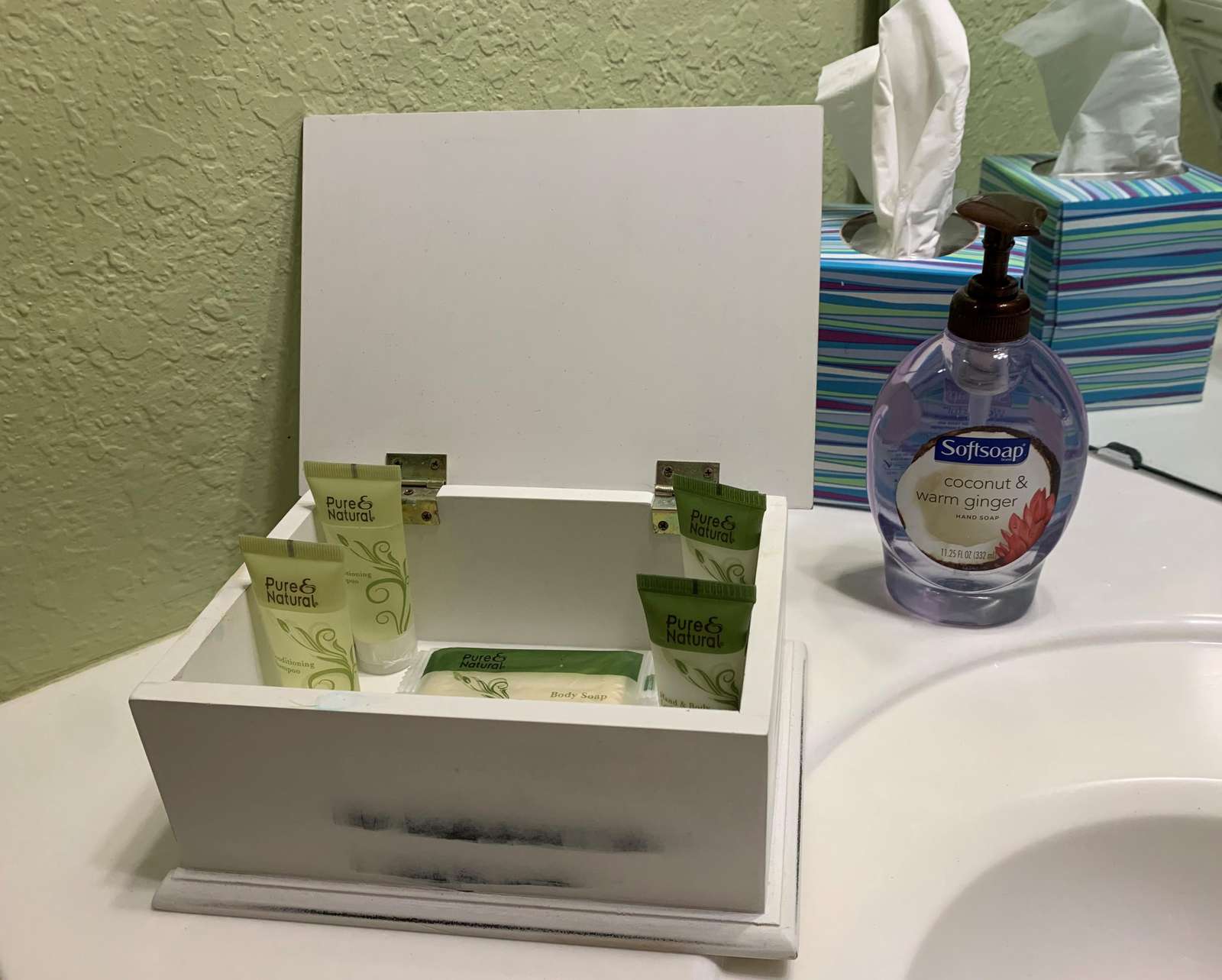 Guest bathroom toiletries