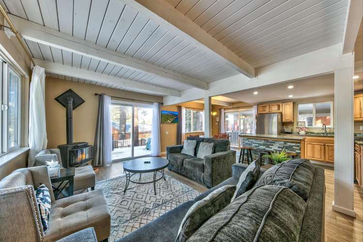 Apache Cozy Cabin 5BR, 2BA, Hot Tub Preview 0