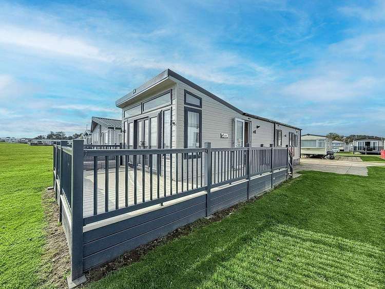 20236BS⭐ – Broadland, 2 bed, 6 berth caravan with full sea view and decking. Platinum-Deluxe rated. Preview 0
