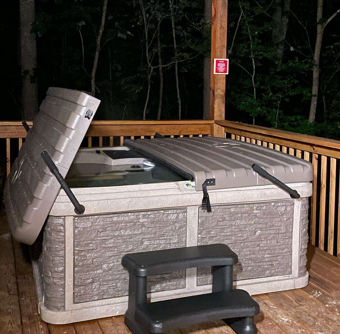 Hot Tub at Red Route 1