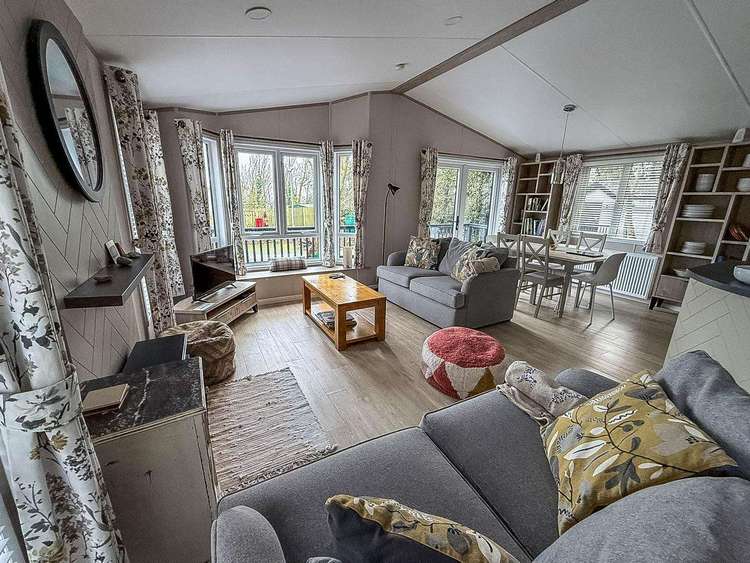 32217OG⛱️ – 17, Ocean Glade Phase 2, 3 bed, 6 berth lodge. Platinum-Deluxe rated. Preview 3