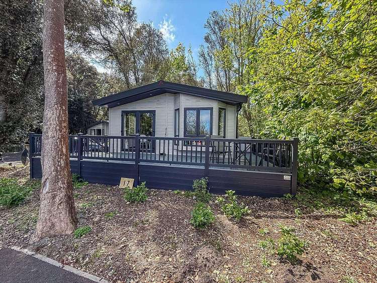 32217OG⛱️ – 17, Ocean Glade Phase 2, 3 bed, 6 berth lodge. Platinum-Deluxe rated. Preview 0