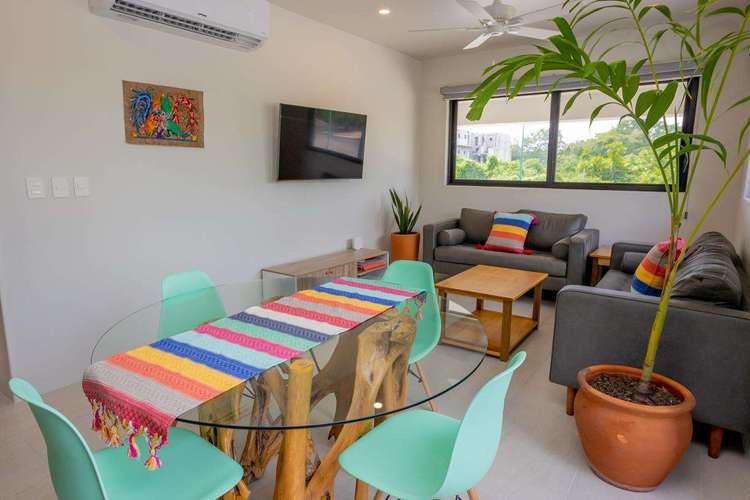 Centrally located 2 bedroom with Shared pool Preview