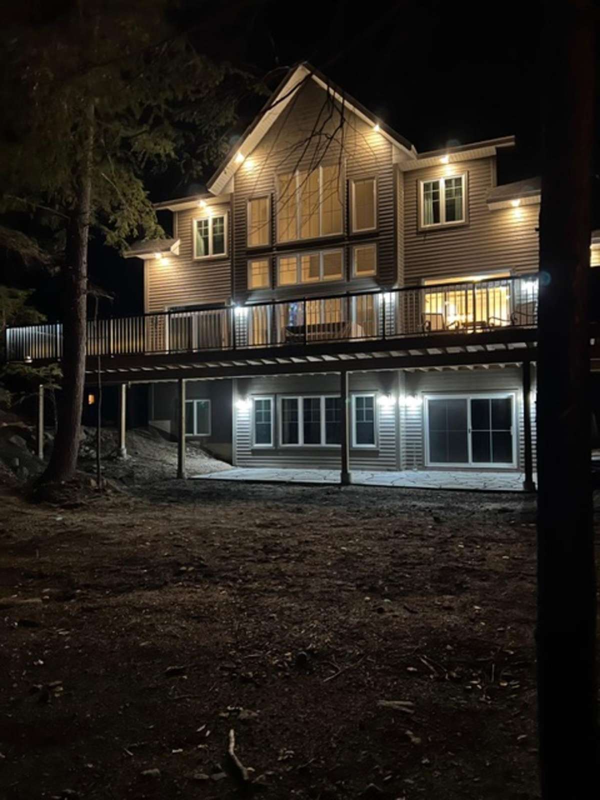 Spacious lakeside cabin with cozy nighttime charm