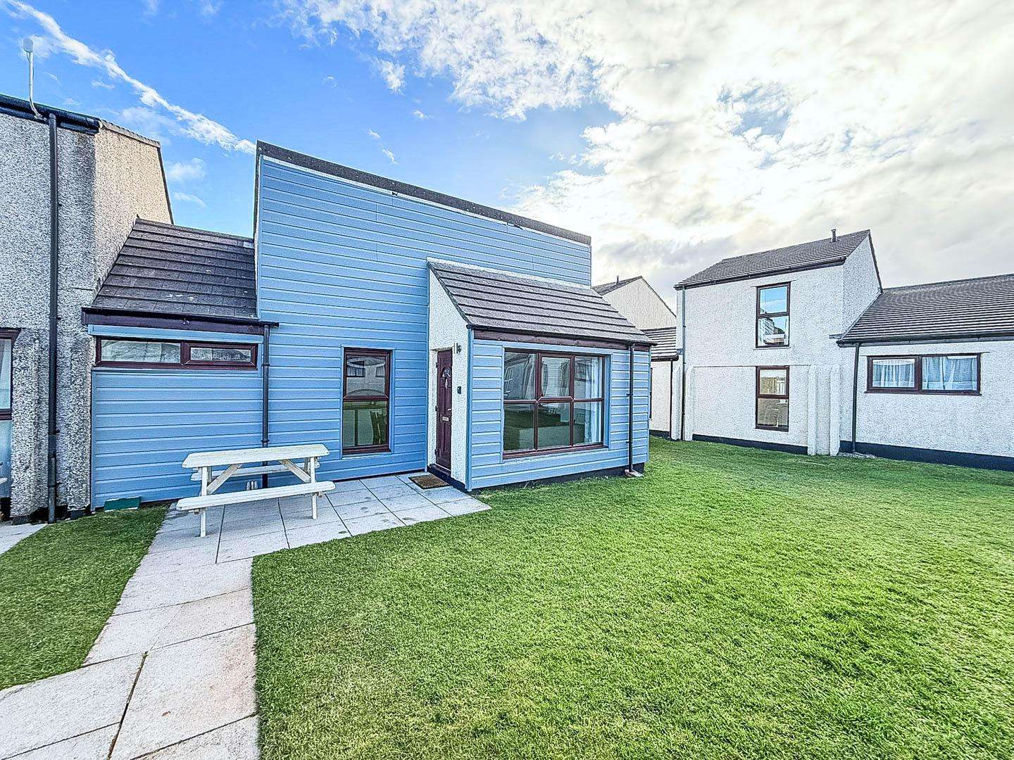 Discover the captivating charm of Saint Agnes, Cornwall in this 6 berth bungalow located on Perran View Holiday Park for your next UK holiday in 2026. - property