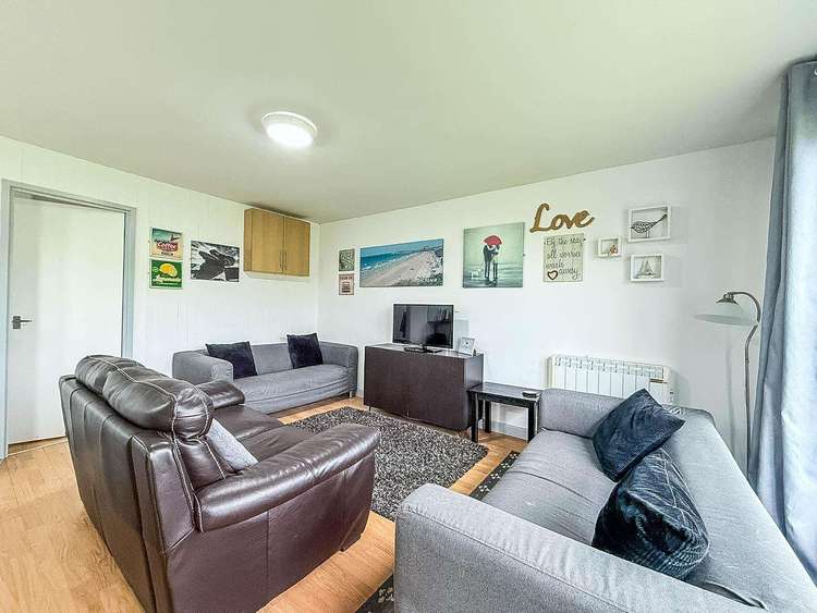 85070P⛱️ – 3 bed bungalow, sleeps 6 at Perran View Holiday Park. Diamond rated. Preview 5