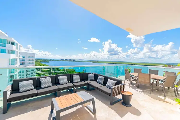 6BR/6Bth – Beachfront – Amazing Penthouse Combo #201 Preview 0