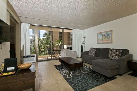 Waikiki Banyan 614 T1