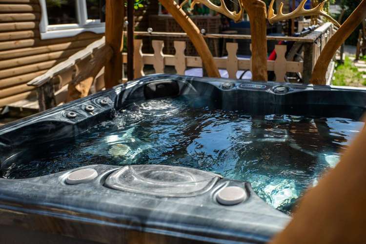 34073P – Rokis holiday home with heated pool, sauna and hot tub, sleeps 8. Platinum-Deluxe rated Preview 5