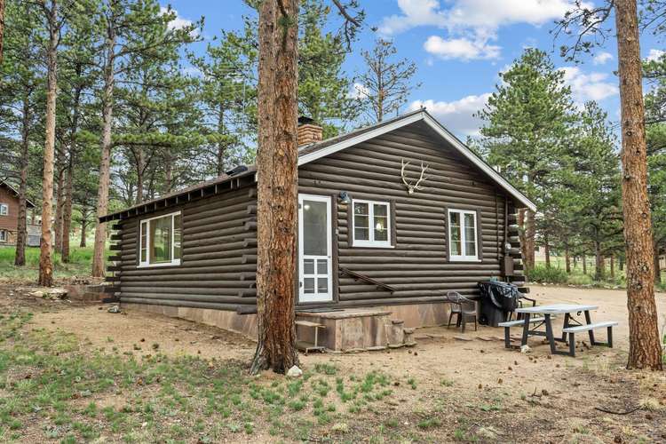 Knotty Pine - 2 bedroom cabin - Free WiFi Preview 0