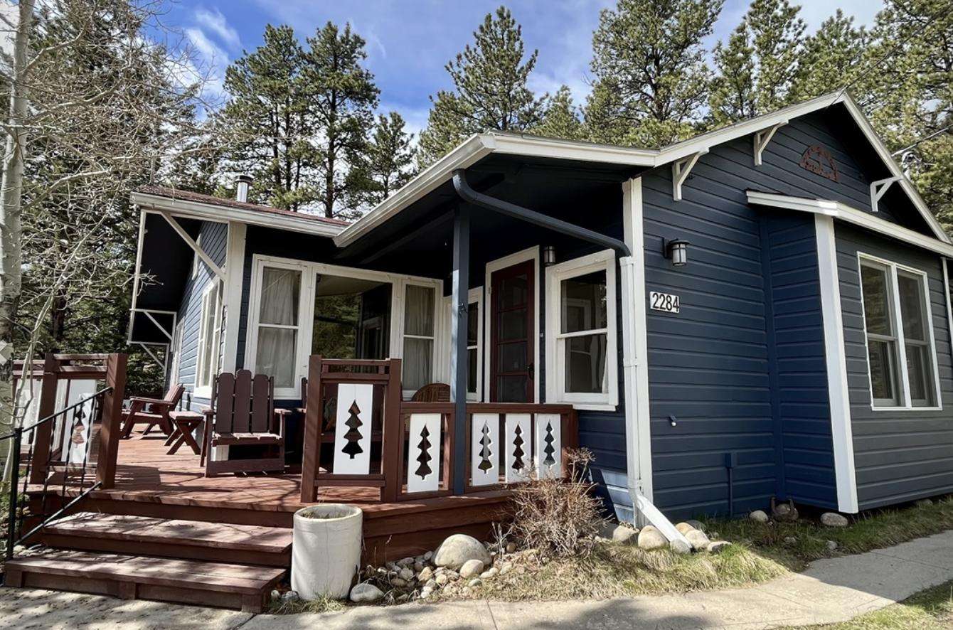 Located on the edge of Rocky Mountain National Park Dog Friendly Preview 0
