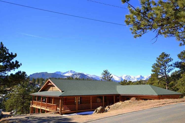 The View - 4 bedroom 3 bath log home with great views Preview 0