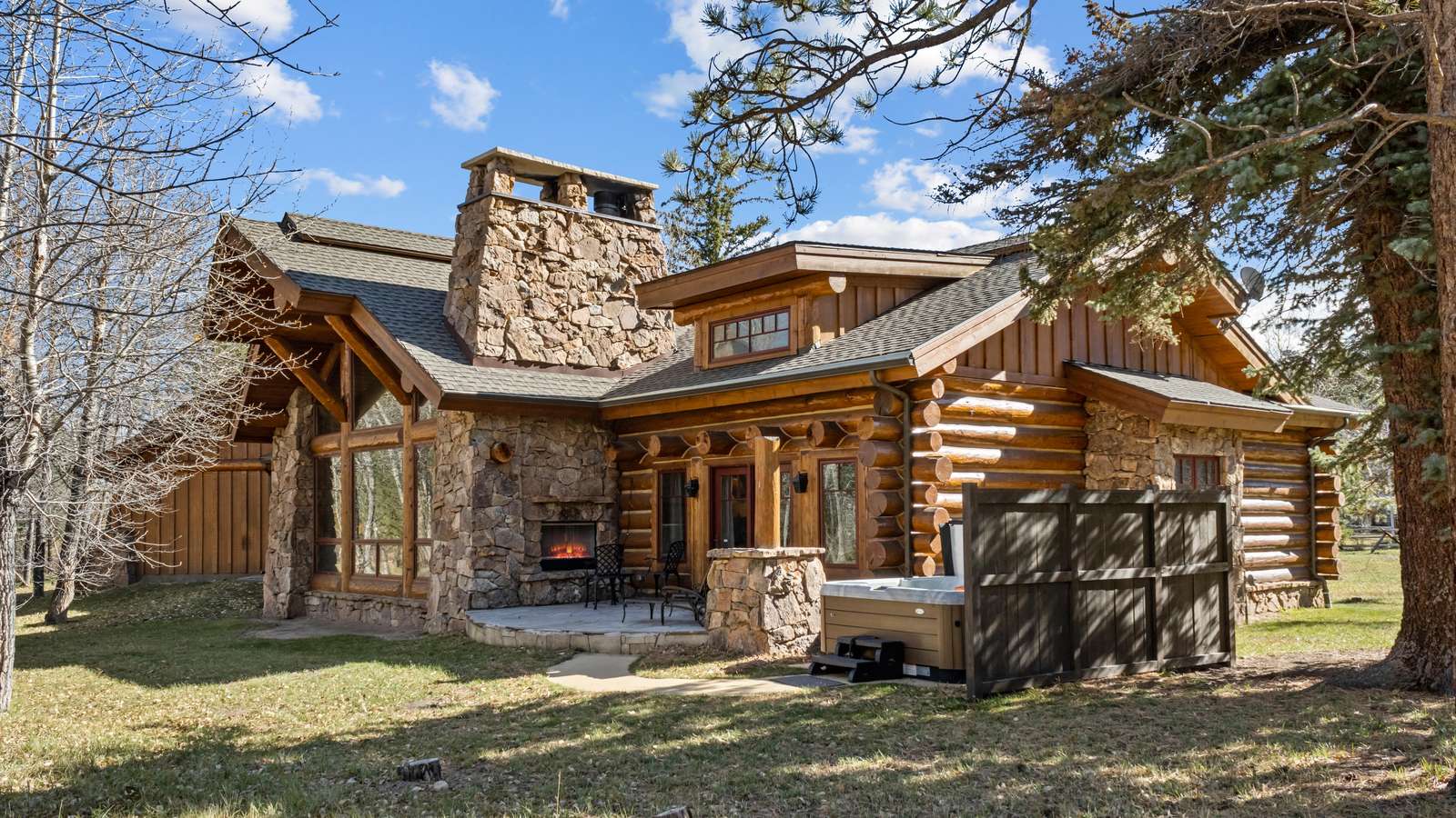 Forest Glen on the River - 3 bedroom log home with hot tub Preview 0