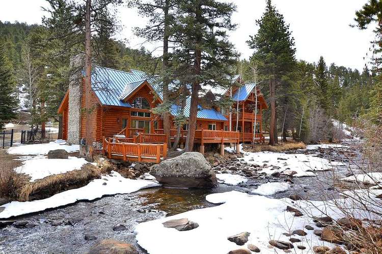 Blue Spruce Manor - 5 bedroom luxury home with hot tub Preview 0