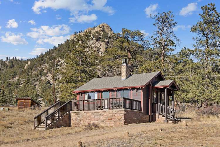 Haiyaha - 1 bedroom cabin with amazing views and summer pool Preview 0